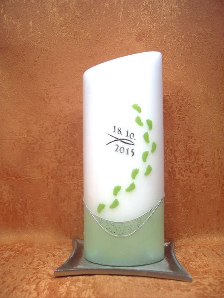 Taufkerze grün modern edles Design mit Sonne und Fußspuren     268